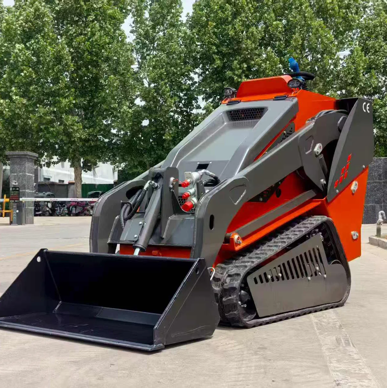 Шууд үйлдвэрийн үнэ V1000 жижиг кравлер скридстиер ачааны машин, EPA Kubota хөдөлгүүртэй, зогсох төрлийн скридстиер ачааны машин