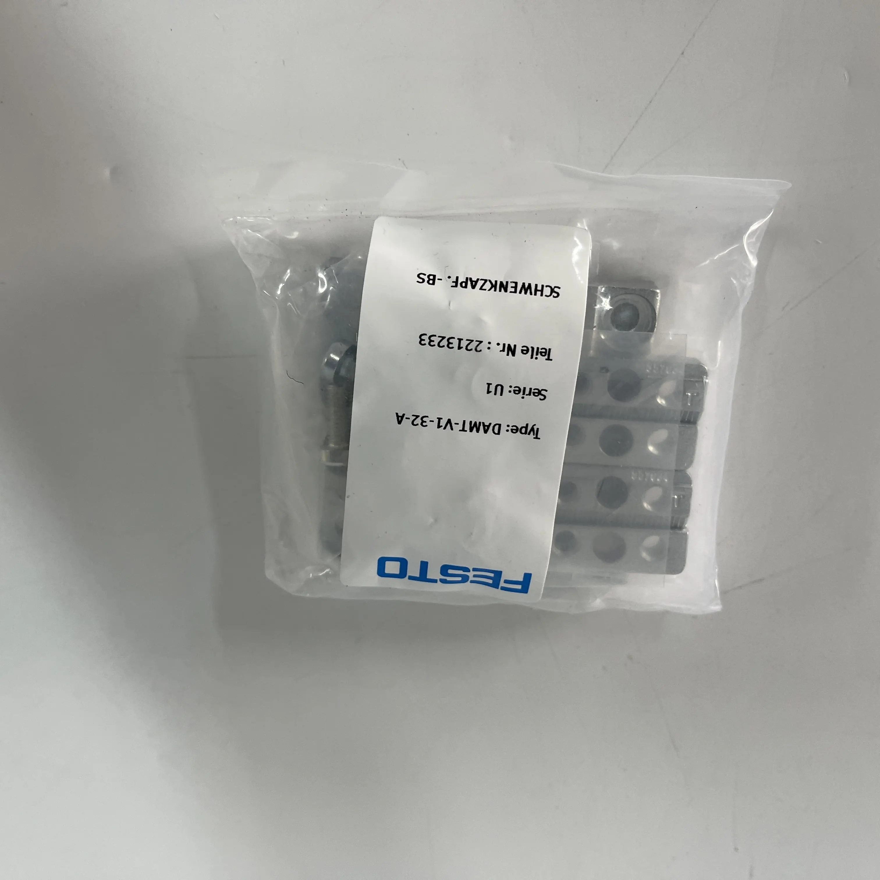FESTO Pneumatic Cylinder Mounting Bracket DAMT-V1-32-A FESTO Pneumatic Cylinder Mounting Bracket DAMT-V1-32-A