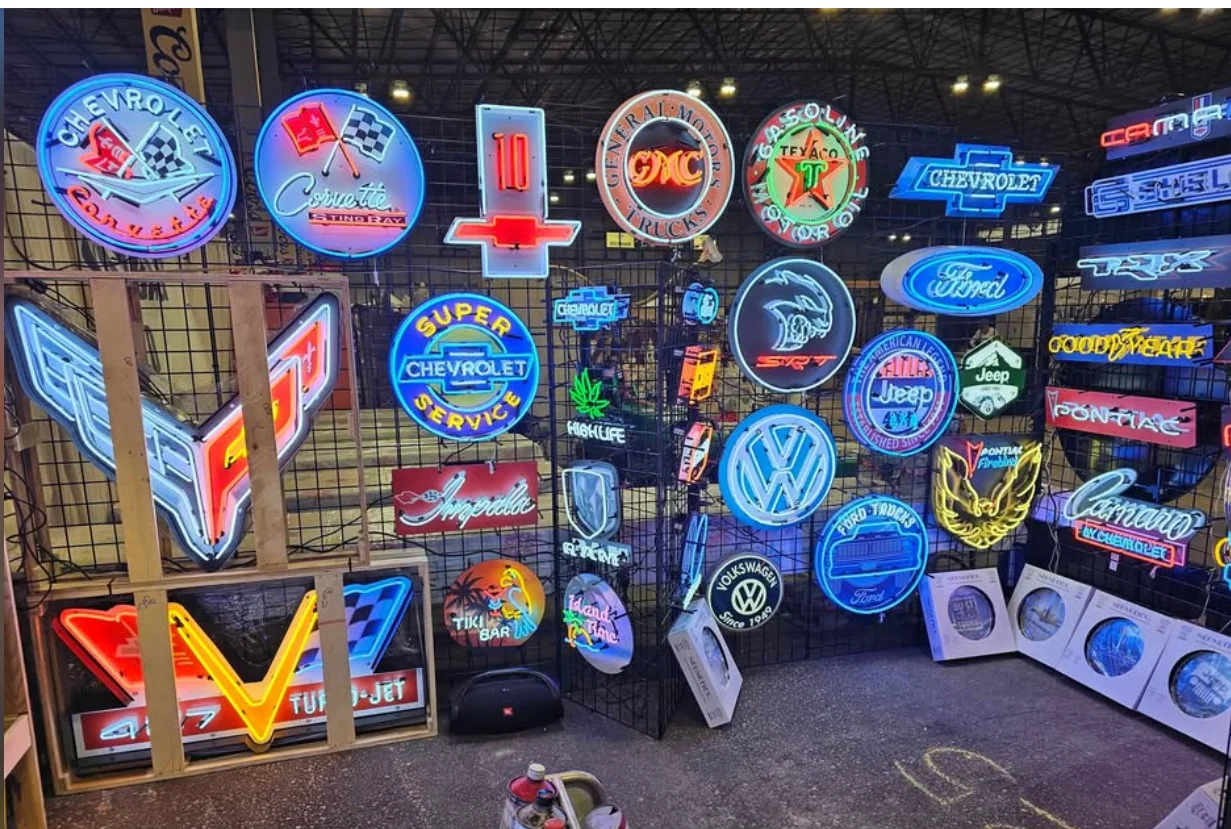 Rolling Stone Vivid Neon Sign - Custom Acrylic Lighting