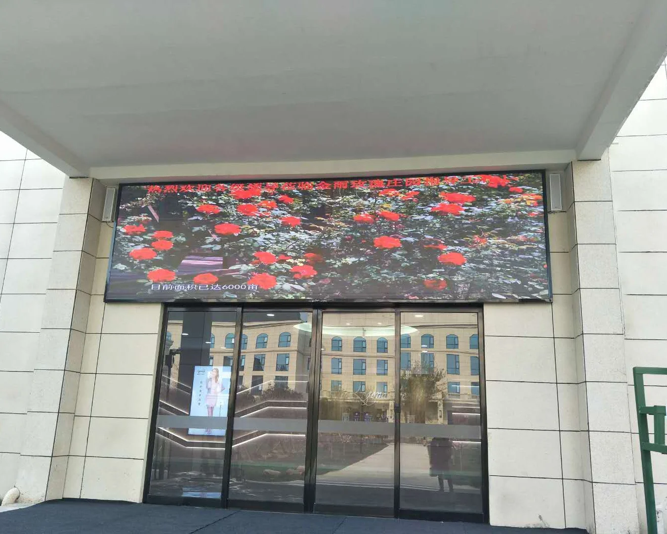 Outdoor LED Digital Sign Board Kinglight P10 SMD Full Color LED Display Video Wall