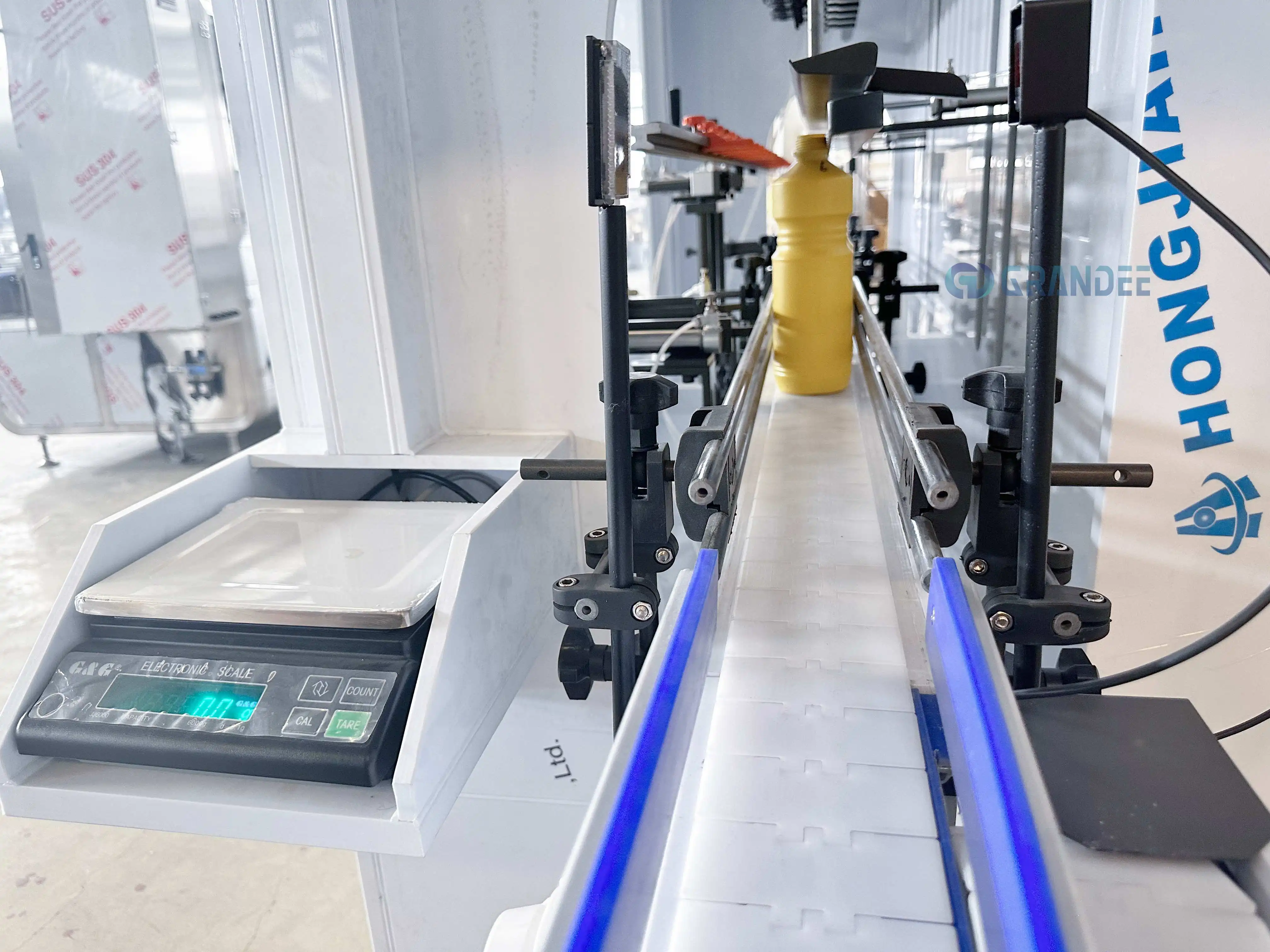 product high quality automatic 5000ml pp hdpe bottle detergents anti corrosion liquid filling sealing machine labeling packing line-5