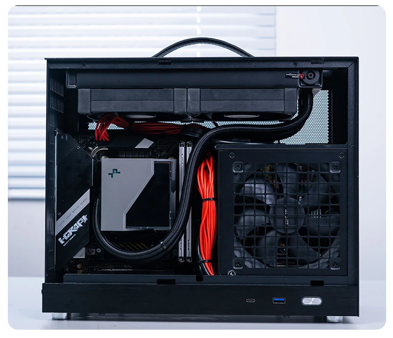 Бежевые с коричневым шторы поперечные. Ящик хозяйственный 12л. 340 170. 340 170. 340 170.