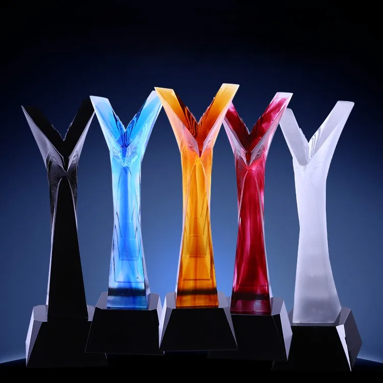 Small Bridge Minimum Order High Quantity Eagle Home Decoration Promotional Gifts Blank Business Award Trophy With Box factory