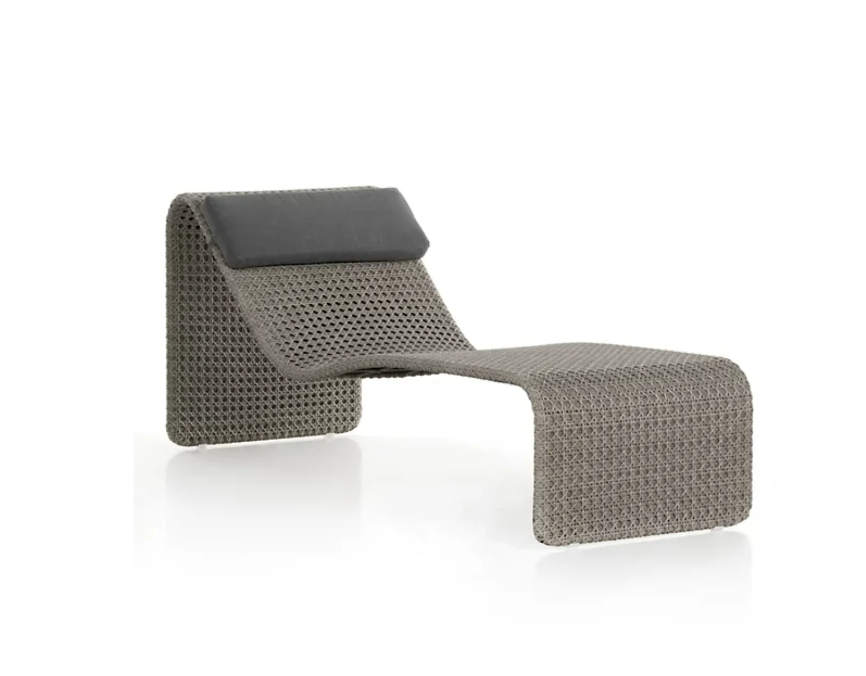 Modern New Style Pool Side Lounger Beach Garden Hotel Wicker Sun Lounger