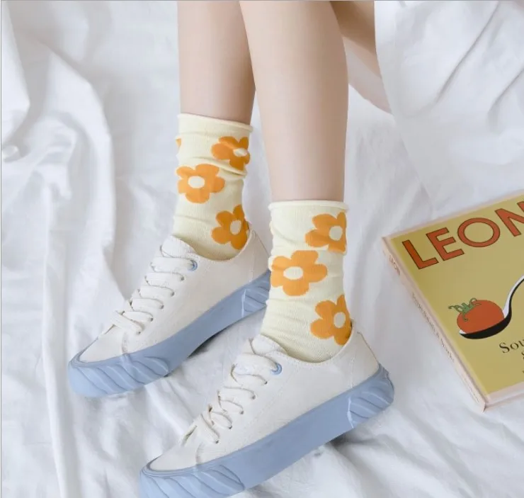 Hyuna Wind Edge Curl Flower Cute Socks for Women Streetwear Skate Harajuku Kawaii  Sport Casual Socks Wholesale Factory