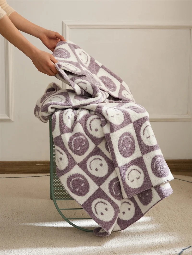 Comfortable and cute 100% polyester fiber knitted blankets can be used for home life or outdoor carrying qpgxl details