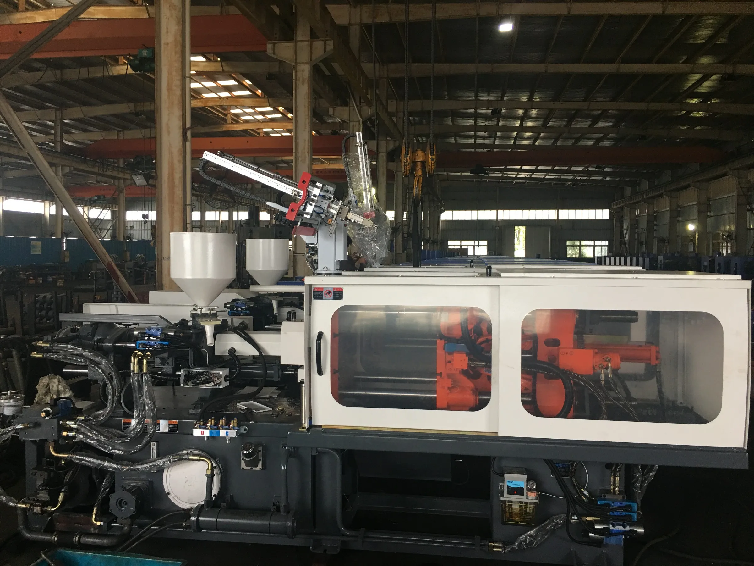 Пластиковая машина для литья под давлением для закрытия бутылок HDPE 110T