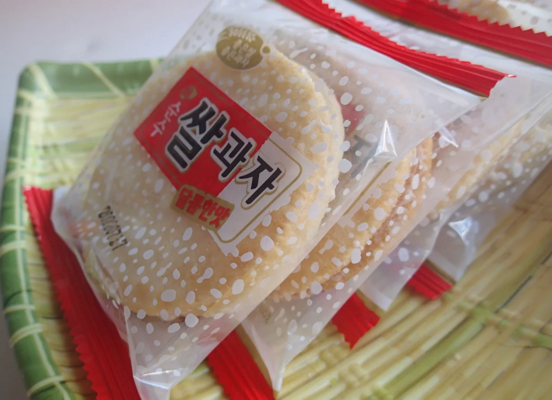 Hot Product Rice Cracker Salty with Sweety Flavor Snow Cake Korean Snacks Bag Packing Cookies Round Sweet Biscuits China 0.28 Kg manufacture