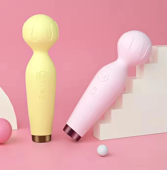 Amoura clitoral and G-spot mini vibrator with USB charging cable