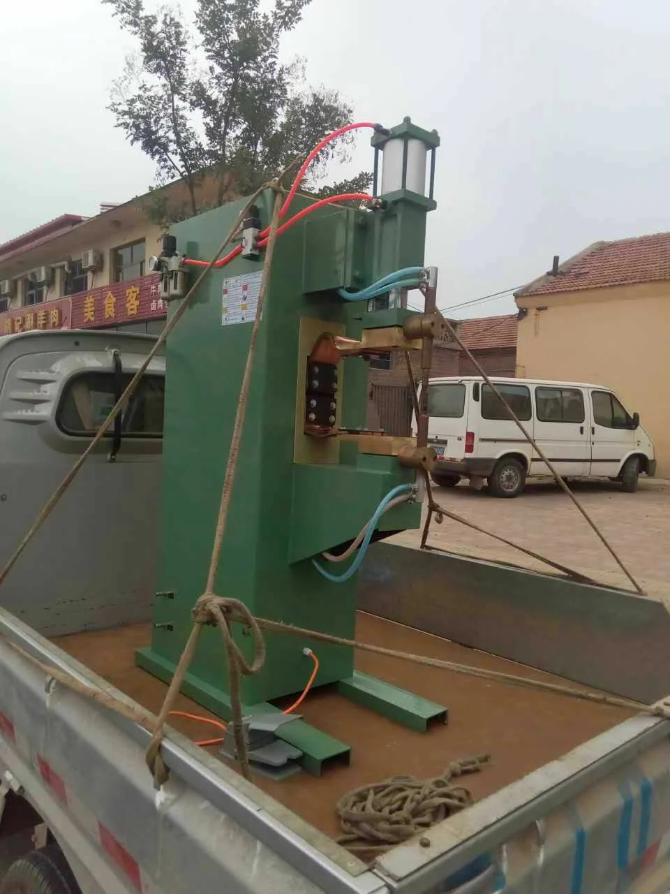 Long Arm Pneumatic Welding Machine Pedal Type Seam Wire Metal Equipment Manufacturers Spot