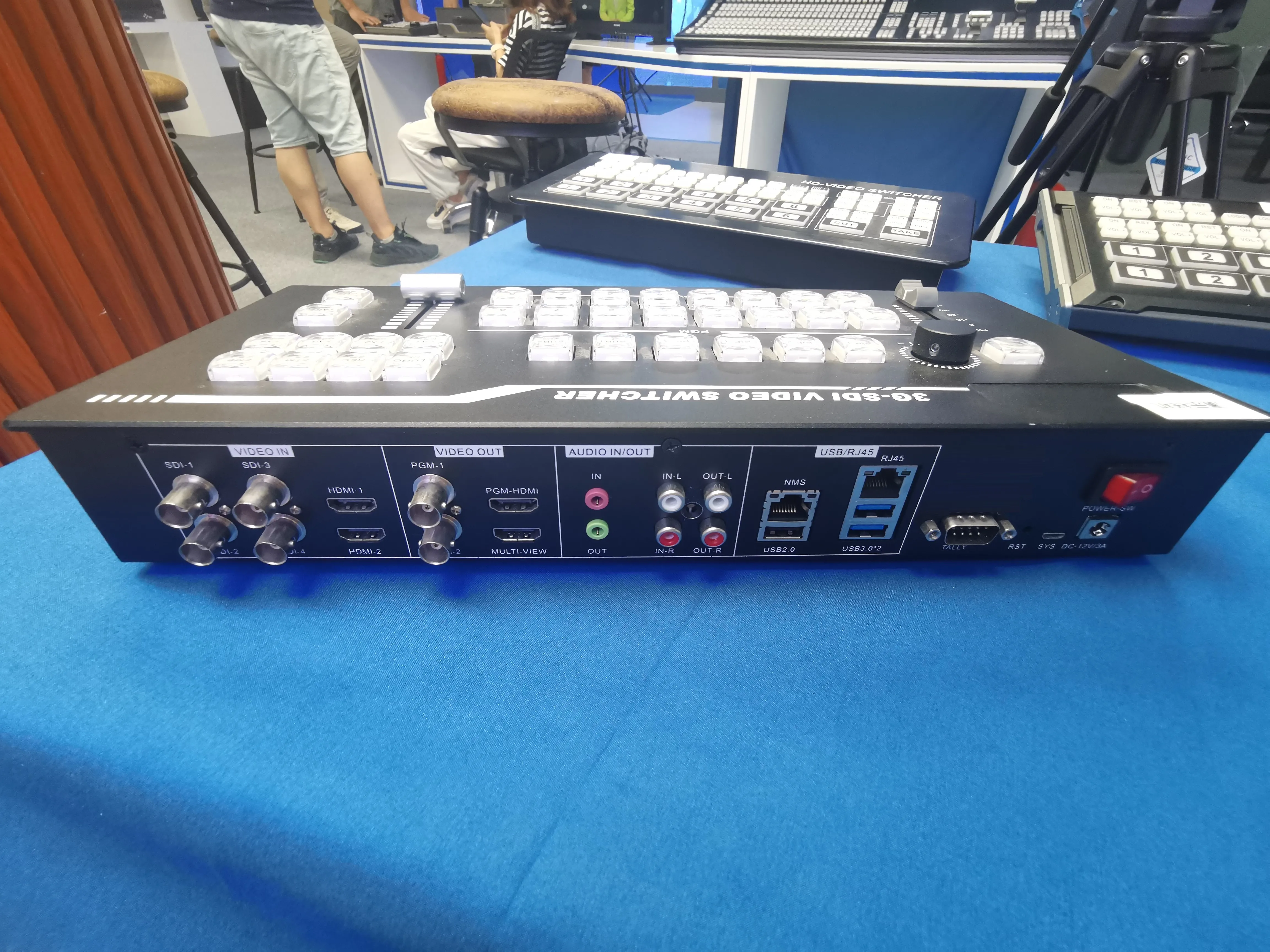 Professional video equipment full HD Portable 8-Channel HD-SDI audio mixer Video Switcher