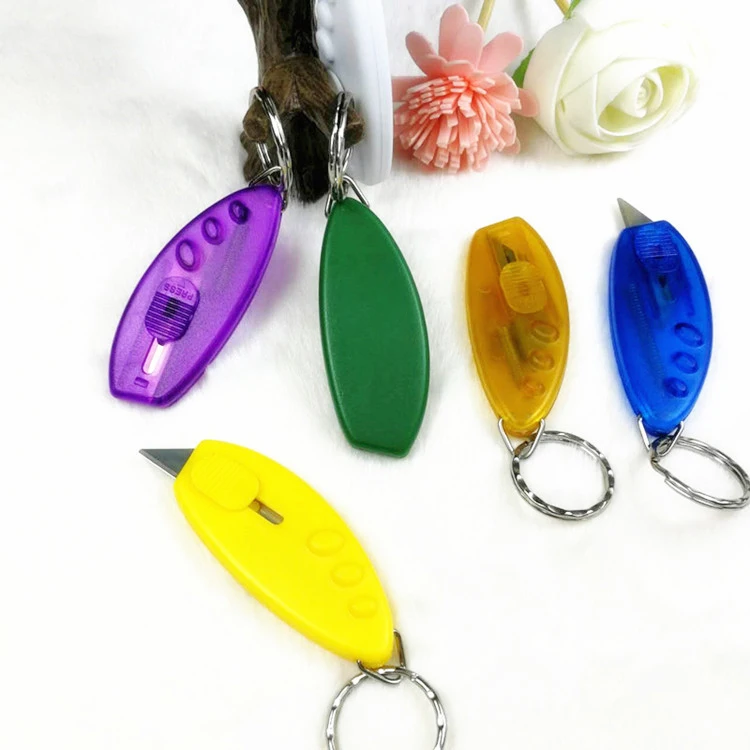 Офисные аксессуары пластиковый резак для конвертов с логотипом на заказ миниатюрный Универсальный нож выдвижной брелок открывалка