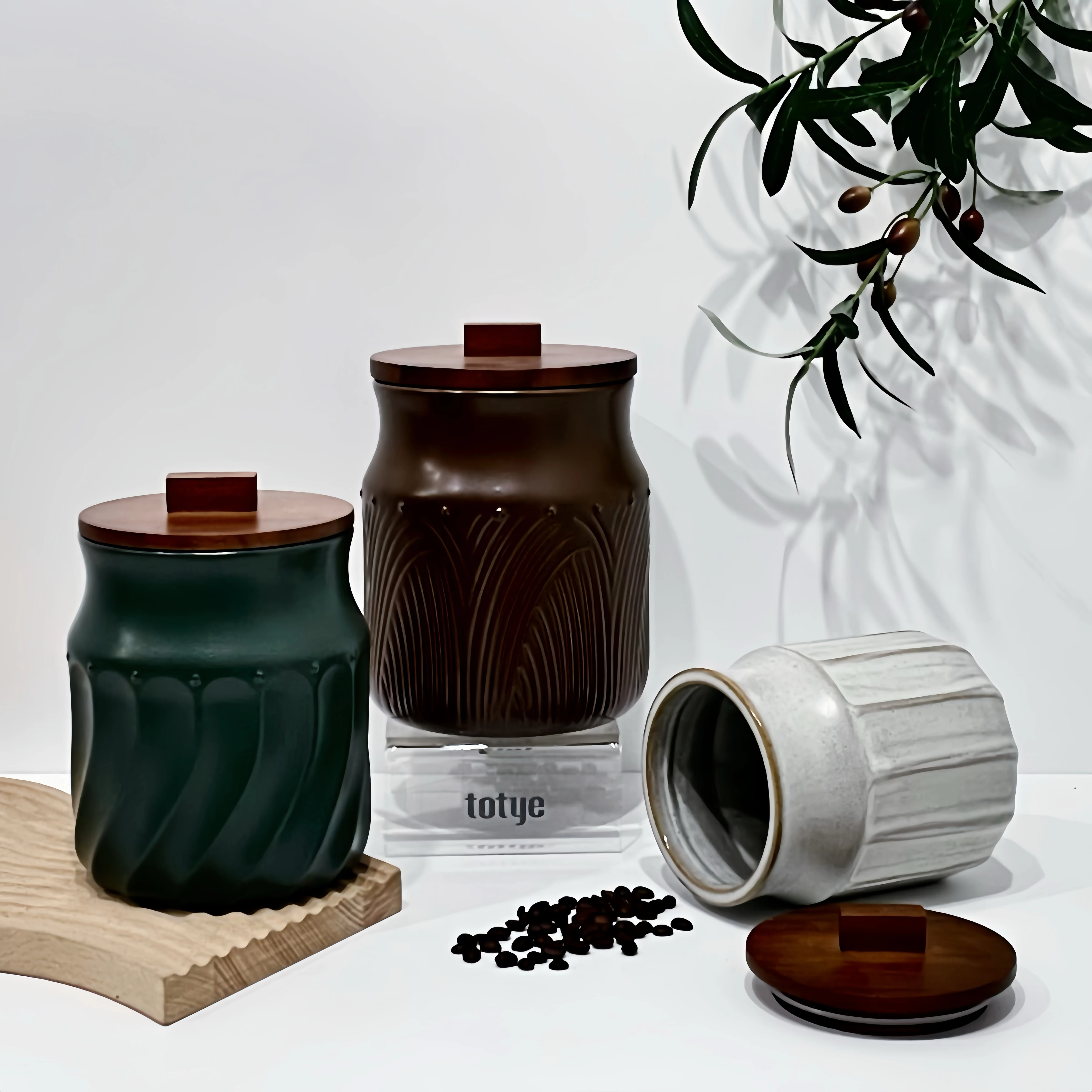Japan Retro Solid Color Embossed Stripe Dried Spices Coffee Tea Sugar sealed Storage Jars Ceramic Canister with Wooden Lid