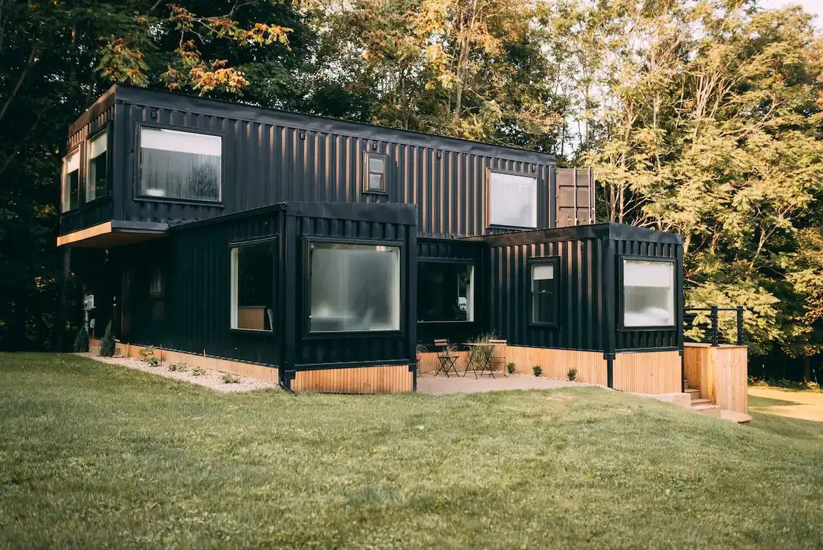 Prefabricated Modern  Shipping Container Homes Off Grid Dwelling Movable Living Container Houses