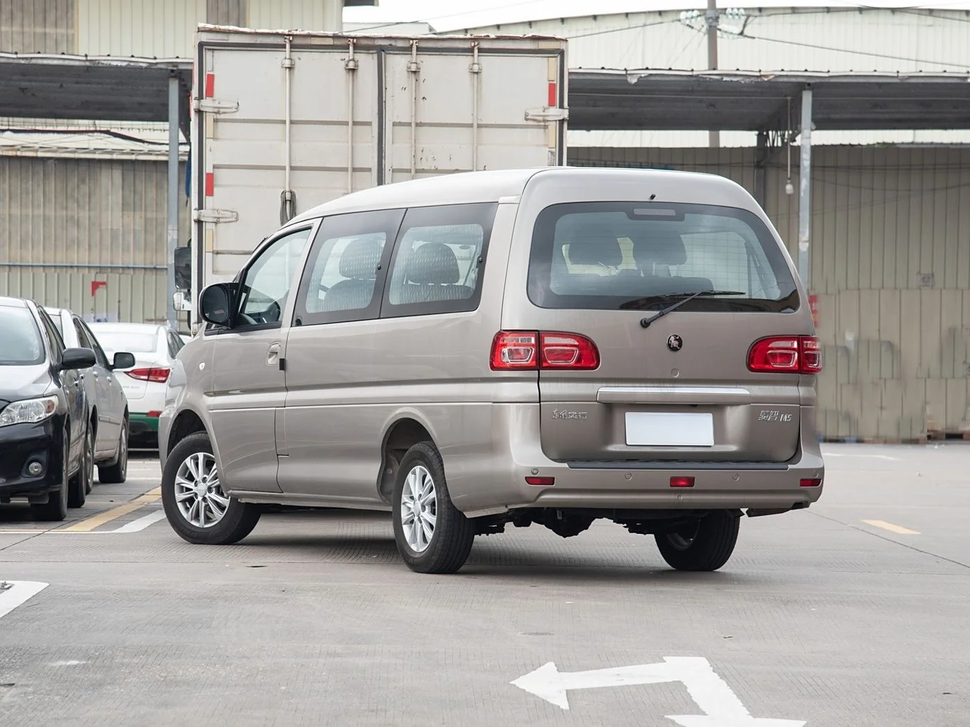 Dongfeng Fengxing New Luxury Mini Auto Van 11-Seats MPV Lingzhi M3 1.6L Turbo
