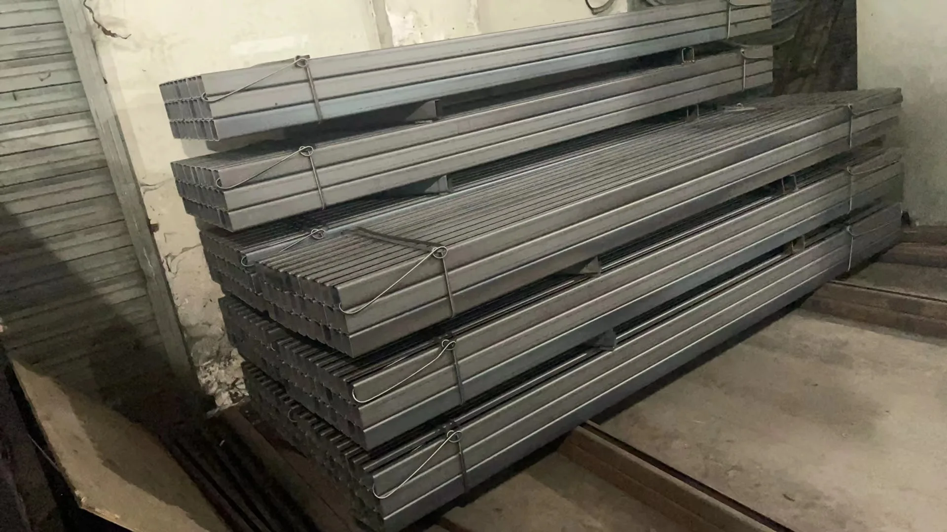 Overhead Conveyor Chain System for Furniture Production Powder Coating Line