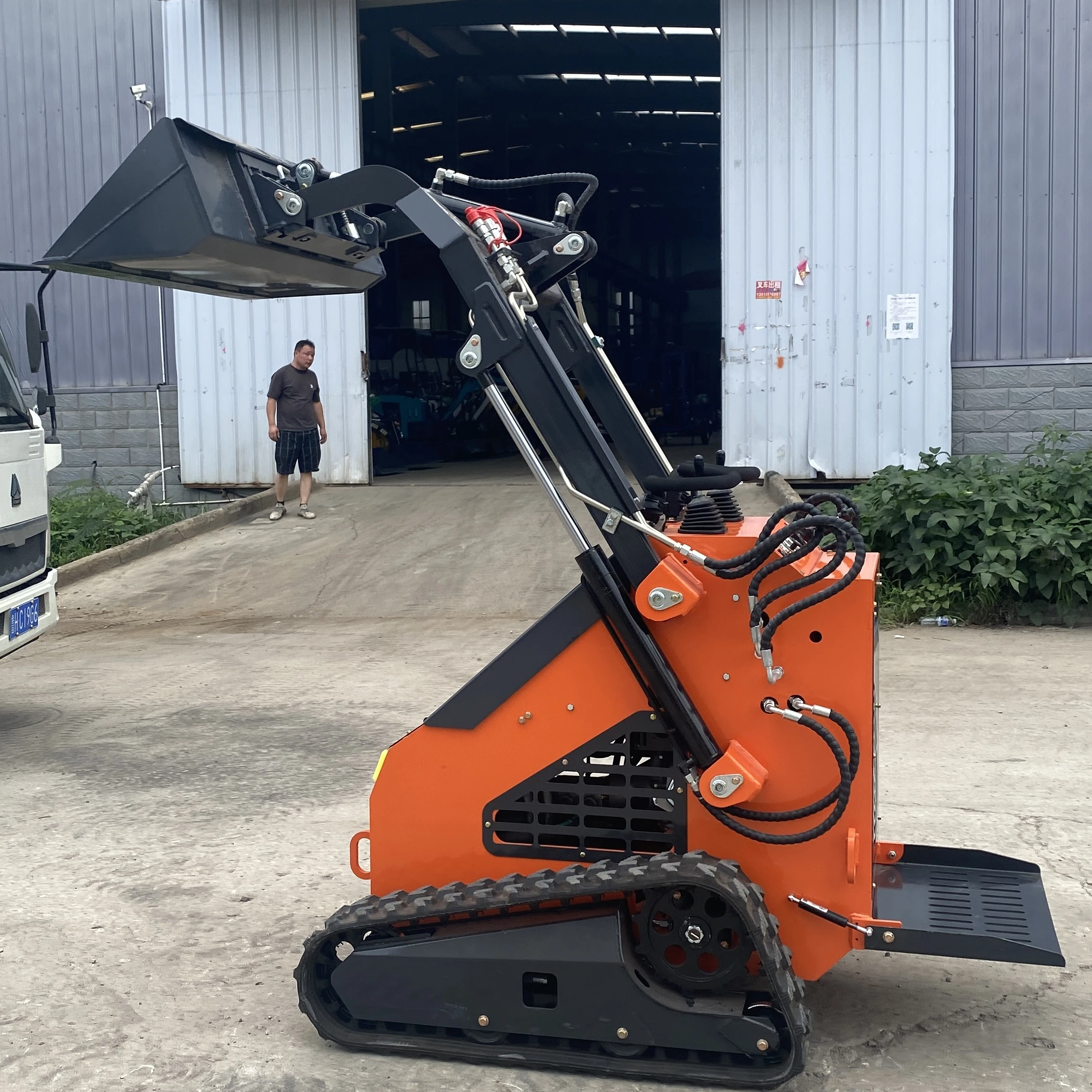 High Quality 1 Ton Diesel Mini Skid Loader Loncin Engine Farm Machinery New Condition Crawler Loader PLC Core for Boats Farms