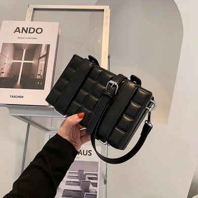 Bolso Deportivo Pequeño Retro,Bandolera De Un Solo Hombro,A La Moda - Buy  Nueva Moda Cuadrado Pequeño Bolso,Caja Cuadrada Bolsa,Retro Único Hombro Bolsa  Pequeña Product on Alibaba.com