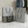 Gris plateado