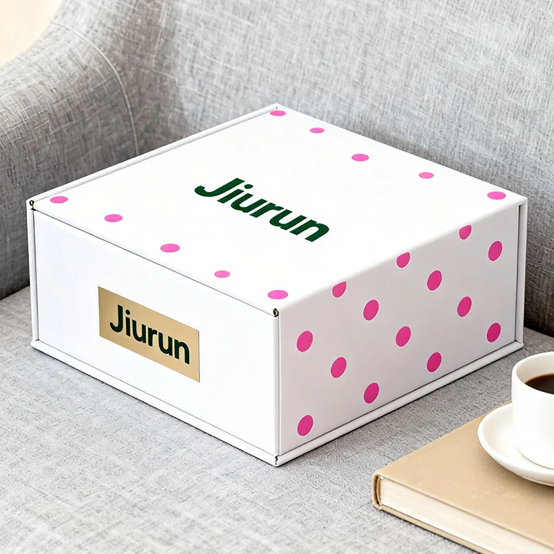 Luxury Custom Recyclable Embossed T-shirt Gift Box Rigid Paperboard Magnetic Closure Lid Folding Box for Baseball Cap details