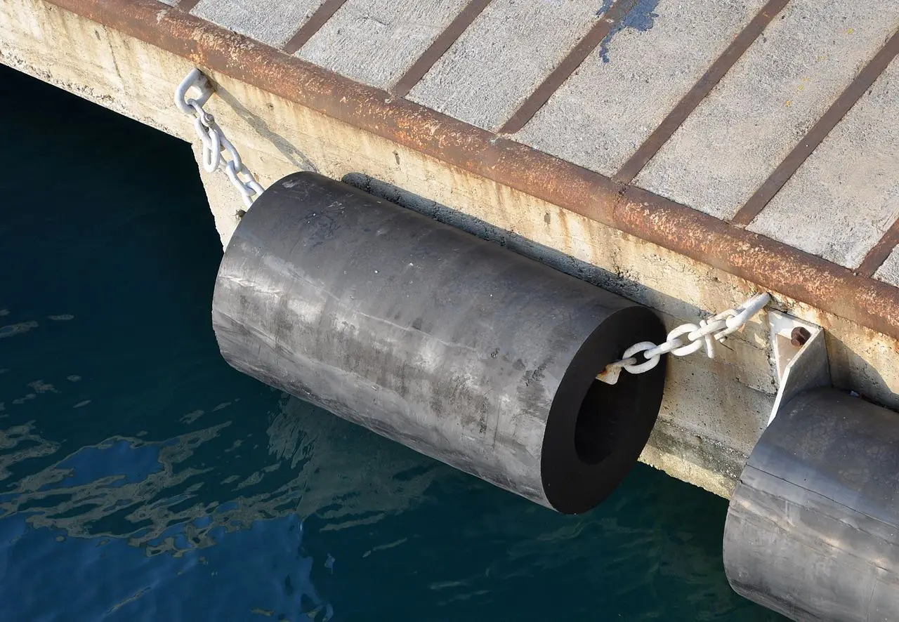 Extruded Dock Fender EPDM B/c/w Shape Rubber Fenders Cylindrical Rubber Fender