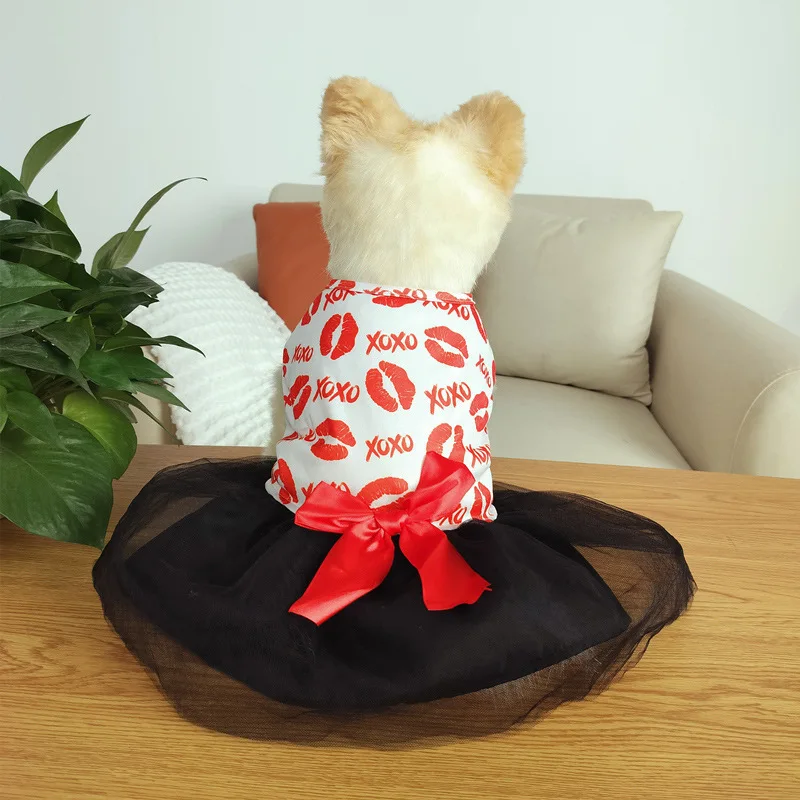 2024 New Design Kiss Heart Valentine's Day Party Dog Dressing Gown Pet