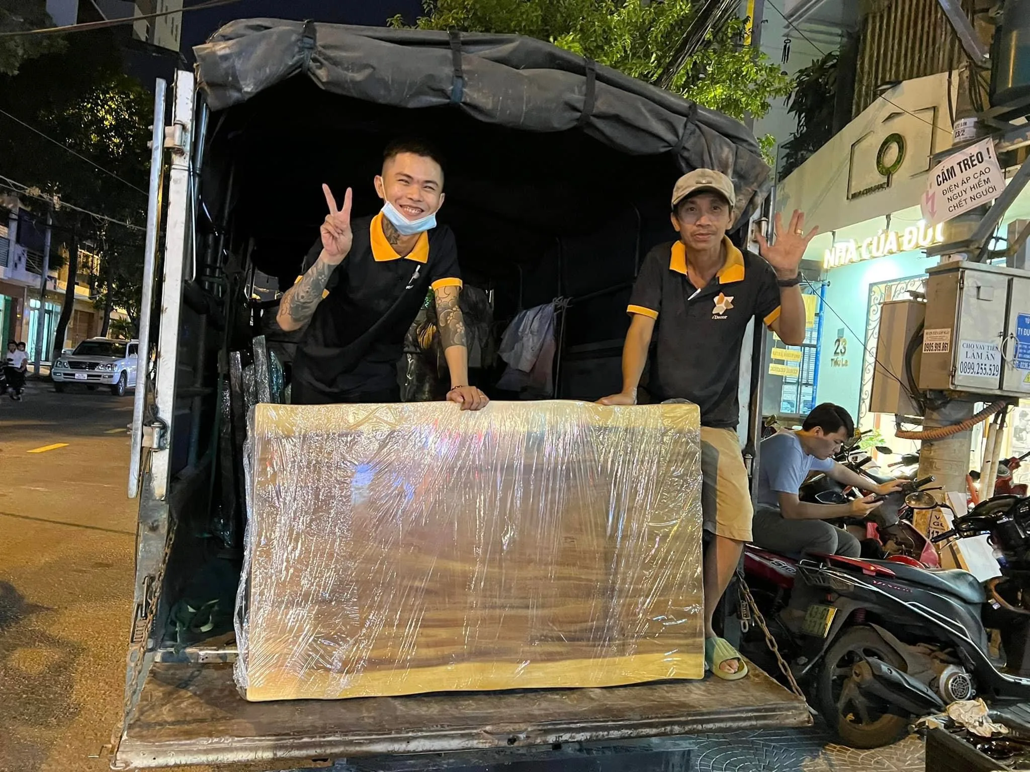 Large Size Luxury Modern Solid Wooden Dining Table And Chairs With