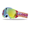 Gafas con montura roja y blanca y lentes rojas.
