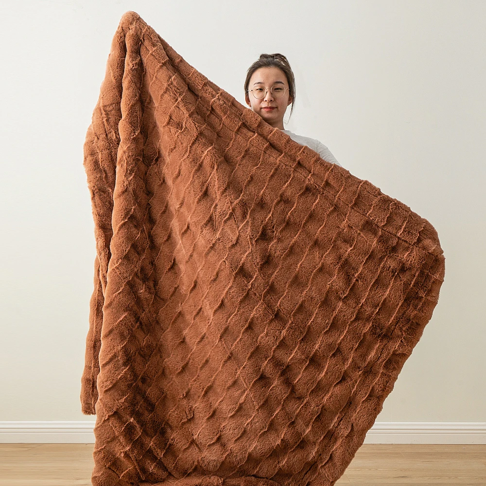 High Quality Super Soft No Shedding Fabric Faux Fur Blanket Snuggle