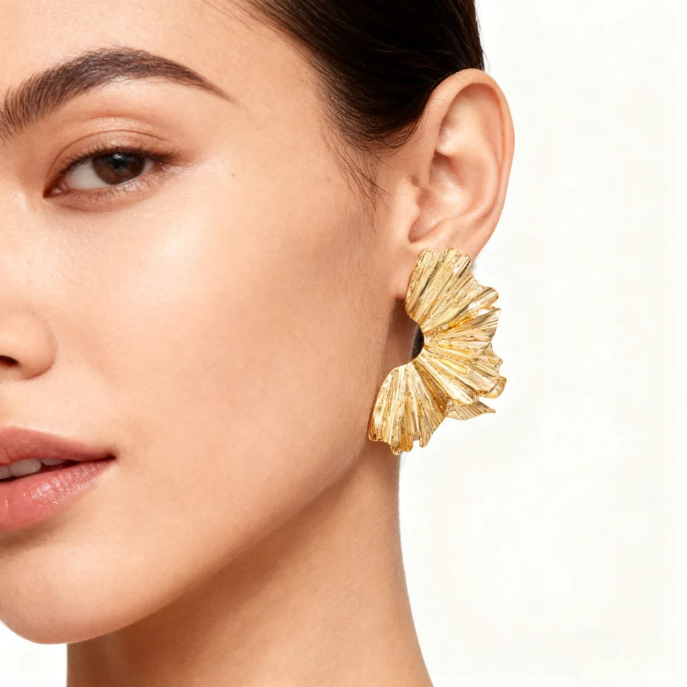 New Fashion Jewelry Gold Plated Ear Rings Unique Ginkgo Leaf Earrings Temperament Earring Accessory Design for Women