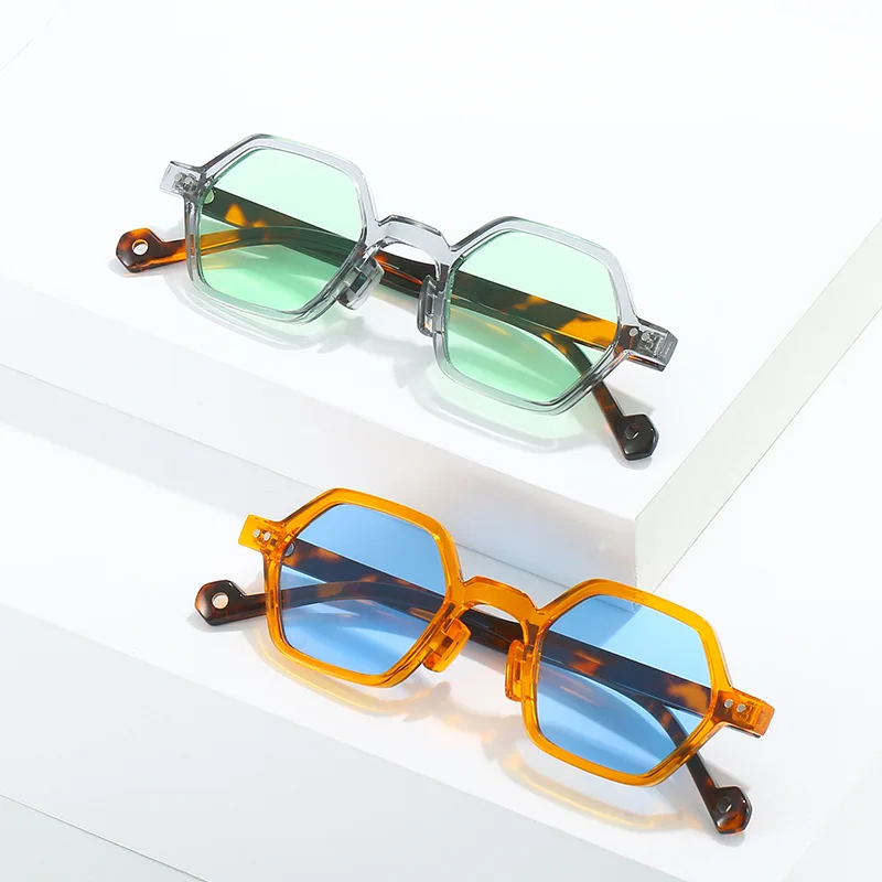 Wholesale Price Small Frame Trendy Sunglasses Popular  display picture 3