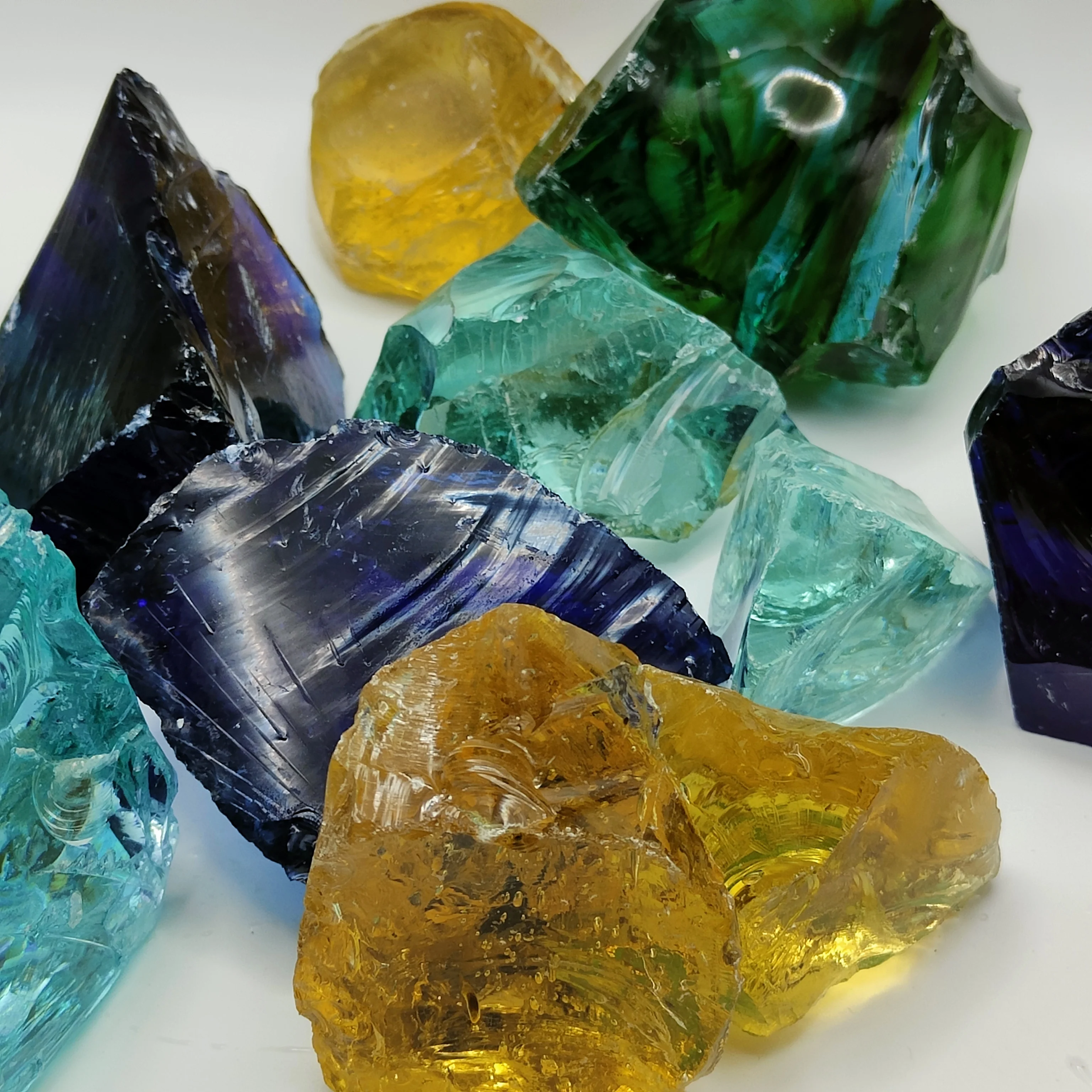 Natural Colored Crystal Blue Crushed Outdoor Glass Rocks For Garden ...
