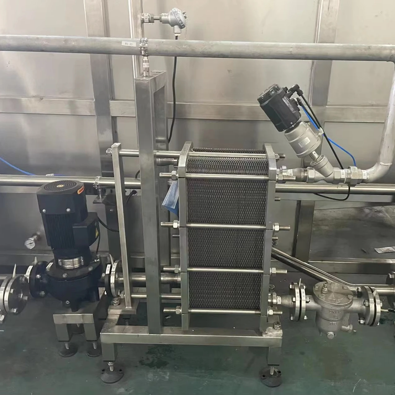 Small Spraying Type Tunnel Pasteurizer for Beer Bottle/can Filling 2000BPH Bottle/Can Pasteurization Machine