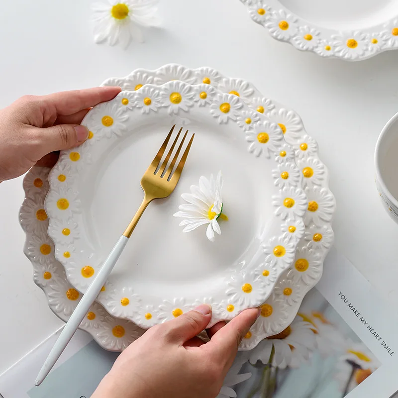 Hot Sale Small Daisy Embossed Ceramic Platter Dish Household Breakfast Flat Plates Fruit Cake Dessert Plate
