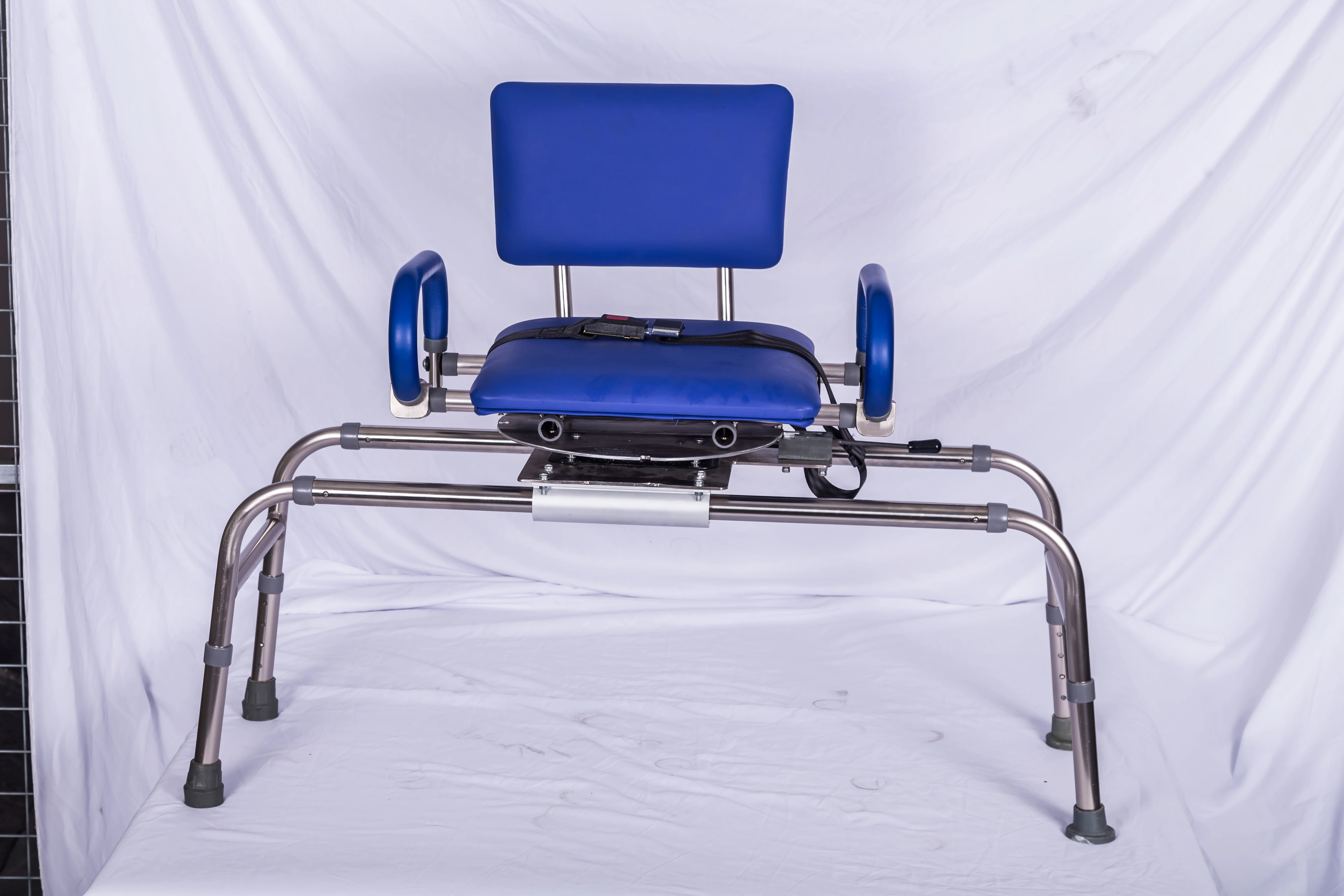 New Aluminum Comfortable Swivel Shower Chair Seat With Back Armrest Suitable For Elderly And Disabled manufacture