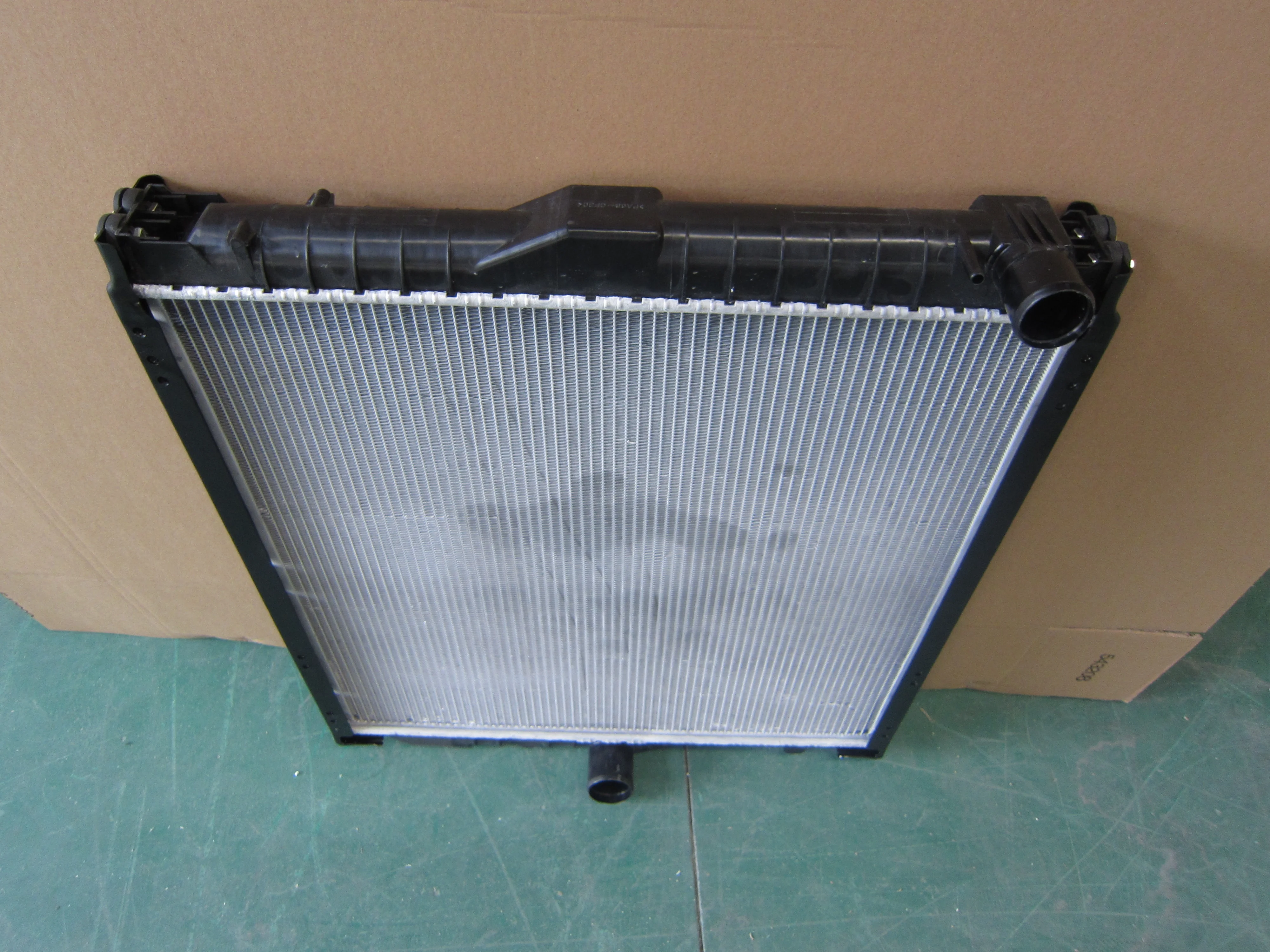 21400-00Z1H Truck Engine Spare Parts Radiator UD QUON for
