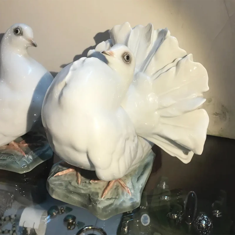 Custom Ceramic Capodimonte Lovable Porcelain Pigeon Figurine