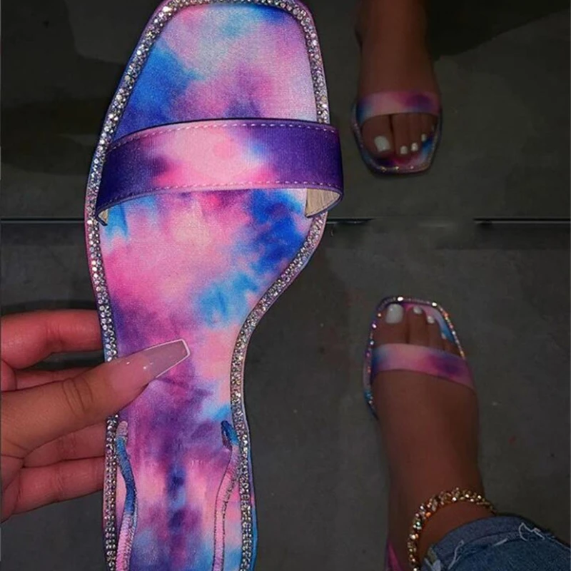 Sandalias Planas De Estilo Sencillo Para Mujer,Chanclas  Informales,Decoración De Diamantes De Imitación,Talla Grande - Buy Sandalias  De Mujer A La Moda,Zapatillas Casuales Planas Para Mujer,Zapatos De  Decoración De Diamantes De Imitación De