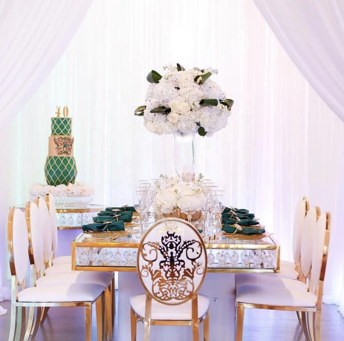 Wholesale Luxury Gold Oval Back Design Stackable Wedding Chair for Event