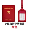 Juego de etiquetas de equipaje y carpeta de pasaporte roja