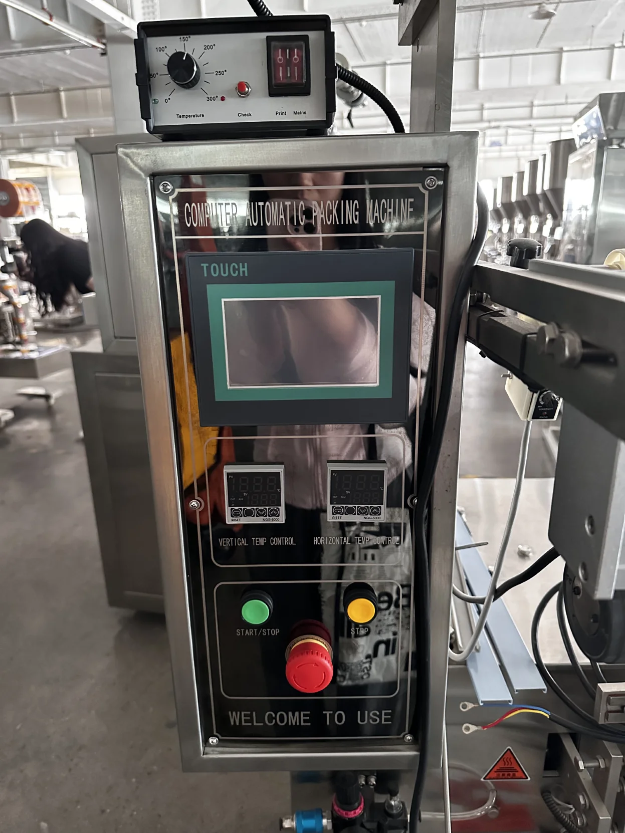 Particle Turntable Back Sealing Three Sides Sealing Packaging Machine