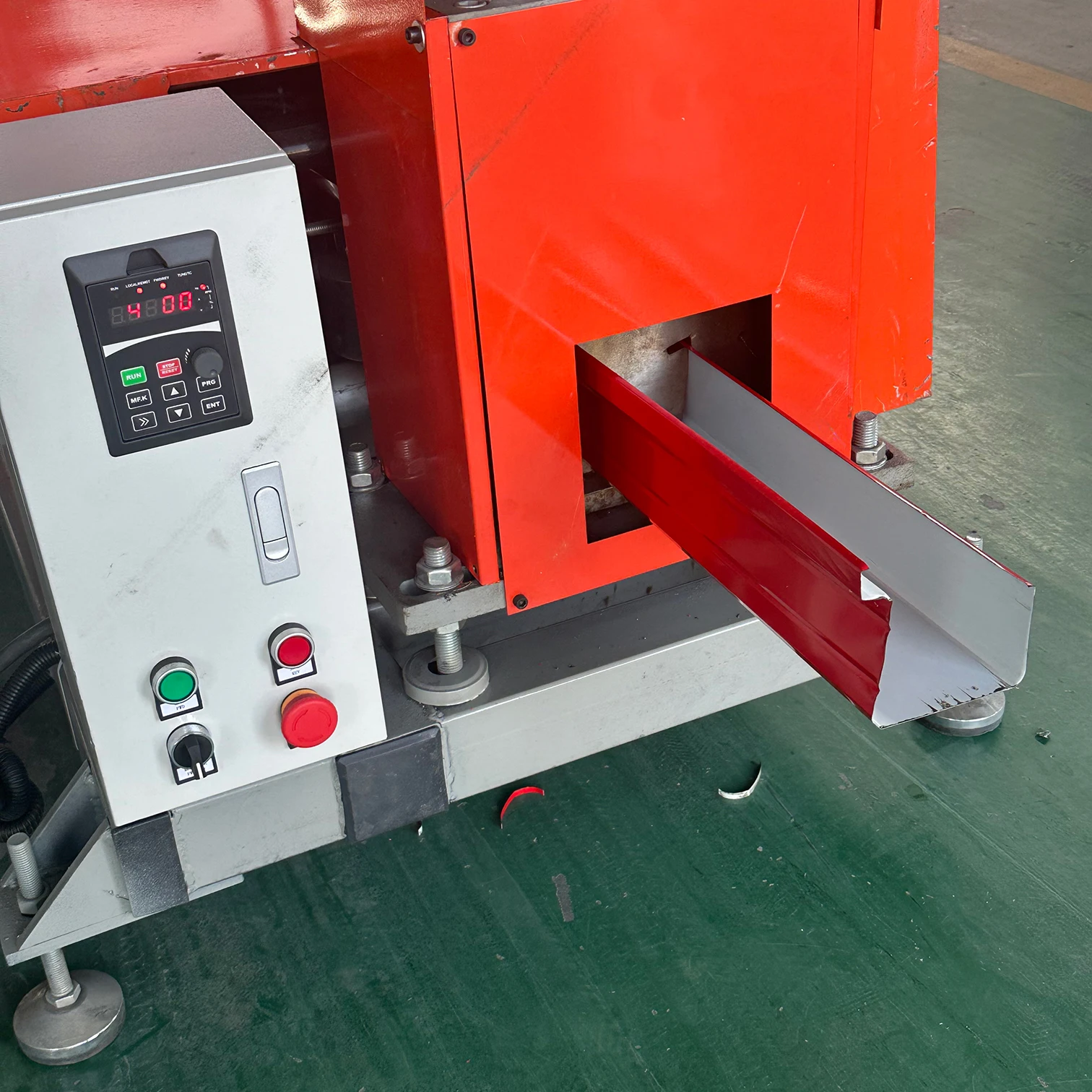 Small Steel Gutter Machine Metal Rain Tube Making Machine Metal Eaves Through Roll Forming Machine