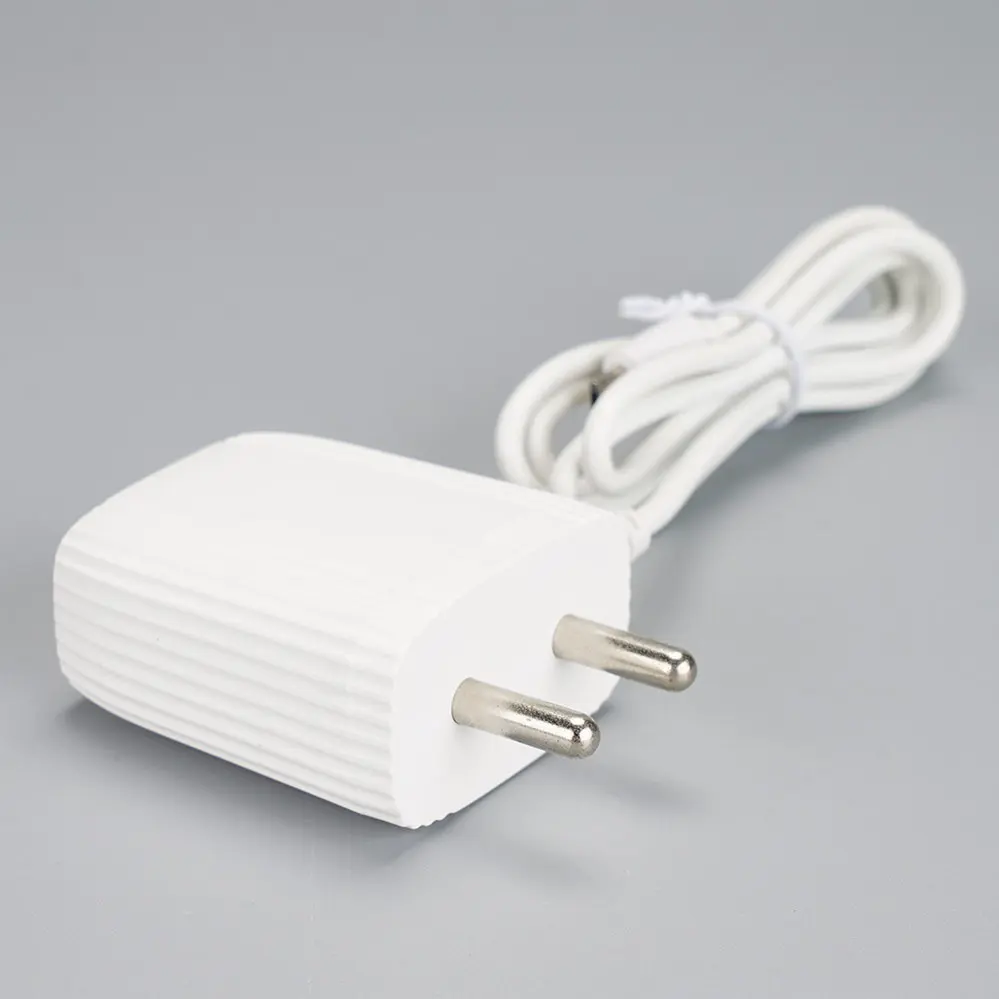 IN/India Plug 2 USB-A White Travel/Wall charger 110V-230V 2133