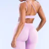 Soutien-gorge et short rose clair à épaules dénudées