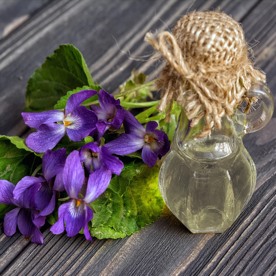 Эфирные масла цветочные ароматы. Фиолетовое масло. Цветочные ароматические масла. Масло лаванды. Фиолетовое масло.