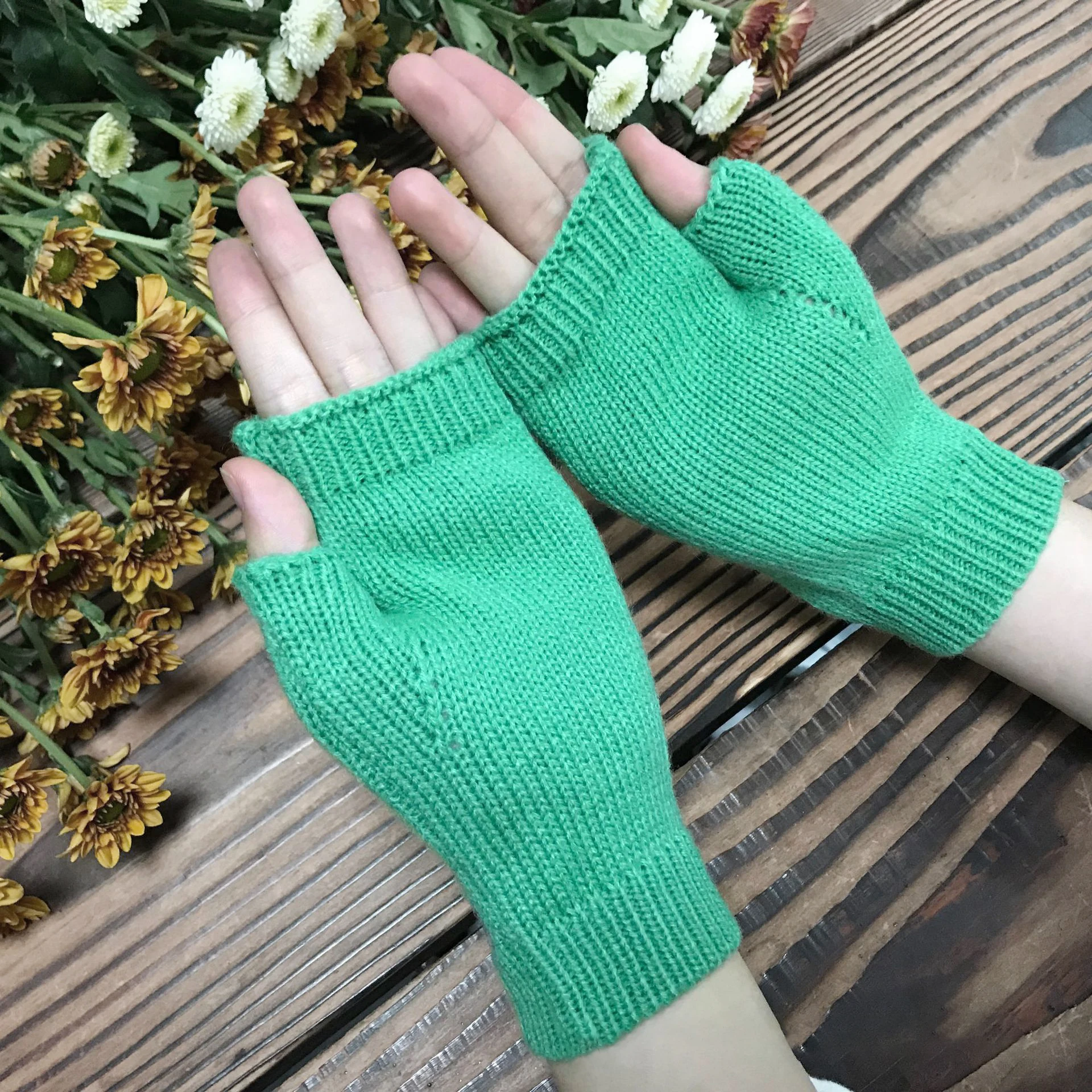 TikTok  Alpaca fleece knitted touch screen warm outdoor windproof plus velvet Korean version of the cute anti-cold gloves