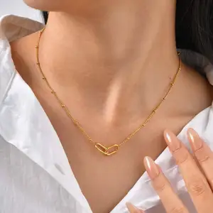Trendy Stainless Steel Paperclip Necklace for Women, Gold Plated Geometric Statement Pendant Collarbone Chain Jewelry Gift