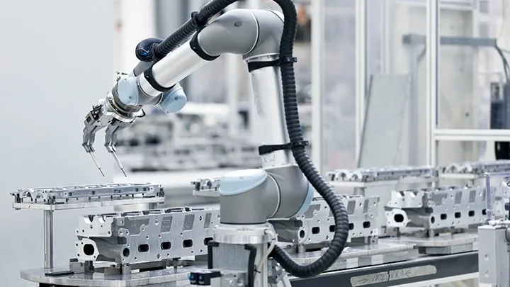 Small Robot Arm 3Kg Payload 6 Axis UR 3 Universal Robot With Schunk Gripper Robotic Arm for Pick and Place