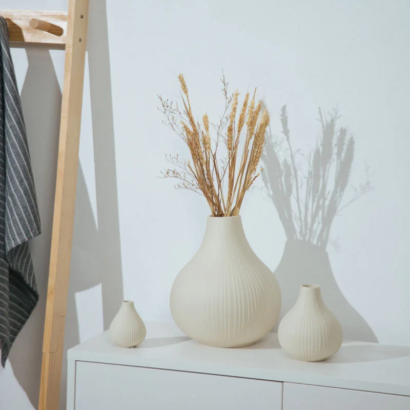 Nordic Modern Matte Black Ceramic Flower Vase Handmade Porcelain Eco-Friendly Tabletop Decoration Home Wedding Small European