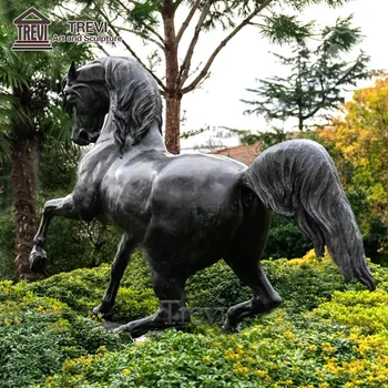 トレヴィ等身大金属製フリージャン馬彫刻ブロンズ鋳造育成馬像、公共